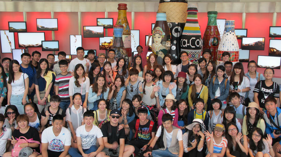 Group Photo In Coca Cola 2.jpg 365上市公司集团官网